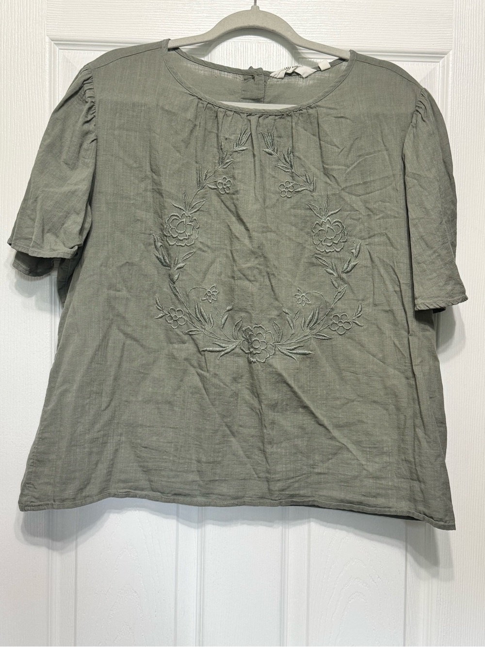 Candace Cameron Bure Sage Green Floral Embroidery Cotton Short Sleeve Top Large
